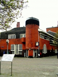 Het Schip Building