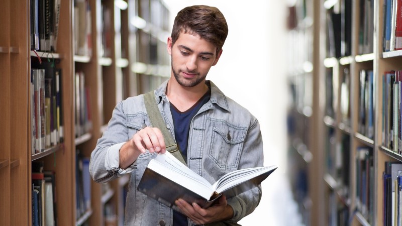 student in the library of university amsterdam