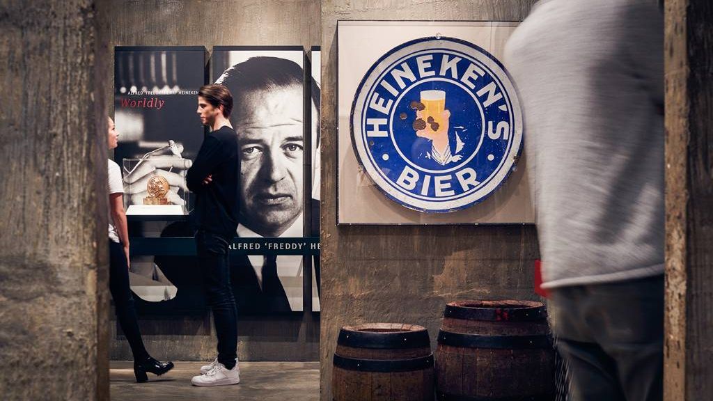 amsterdam heineken experience posters vertoont